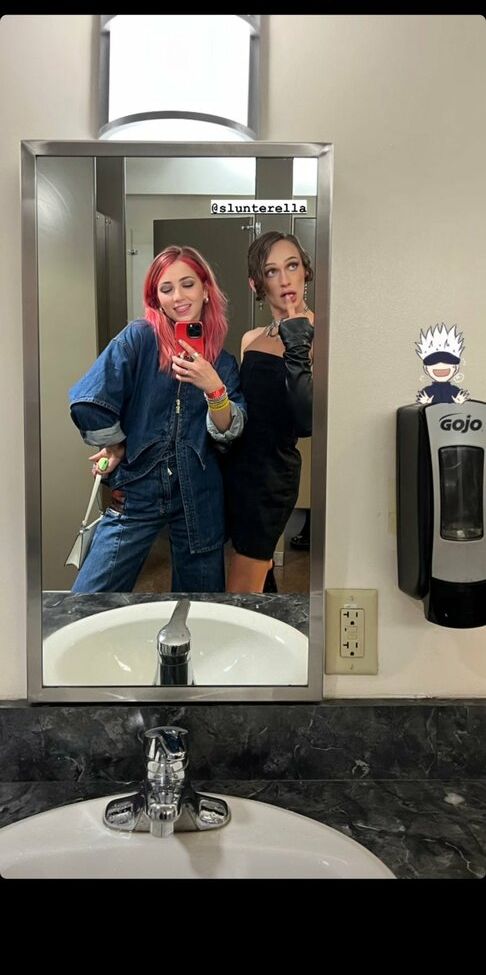 Emily Rudd nude #109330657