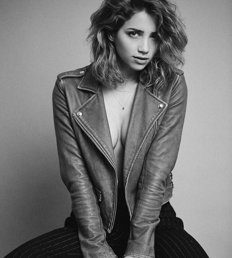 Emily Rudd nude #109330691