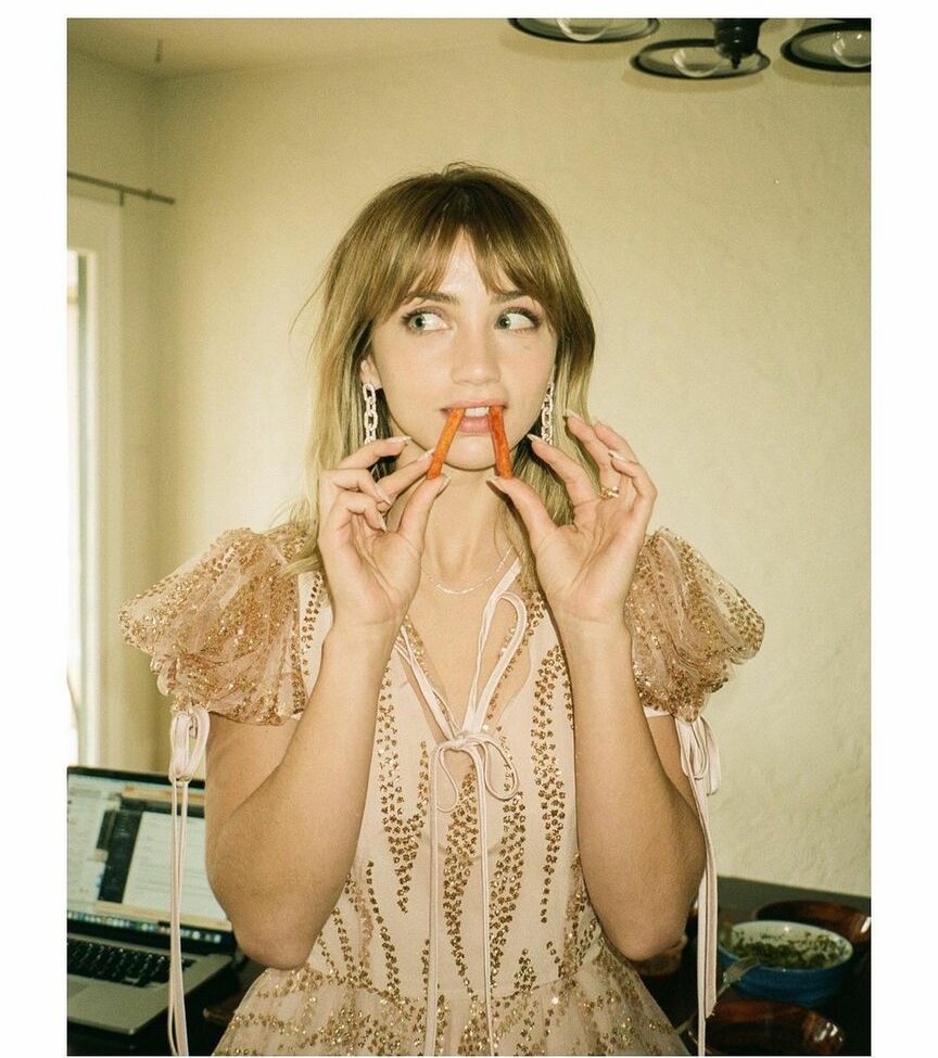 Emily Rudd desnuda #109330706