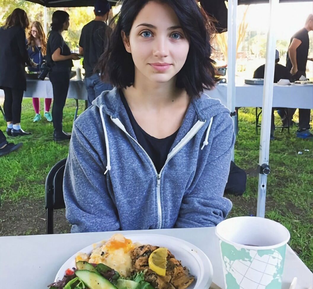 Emily Rudd nude #109330707