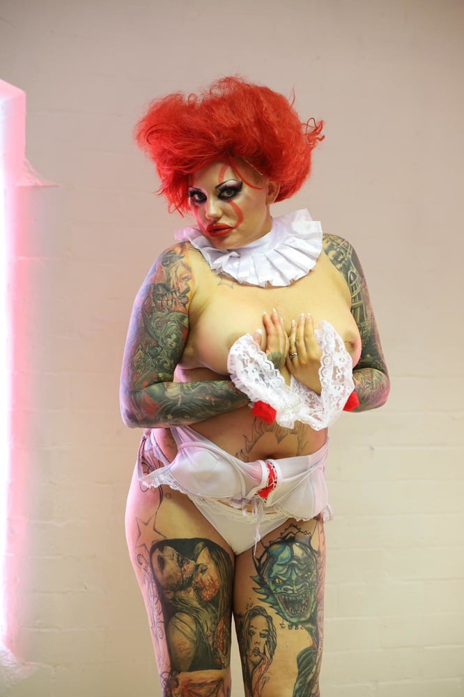 IF PENNYWISE WAS A WHORE #106648681