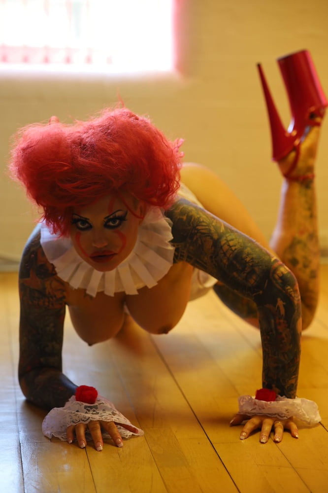 IF PENNYWISE WAS A WHORE #106648700
