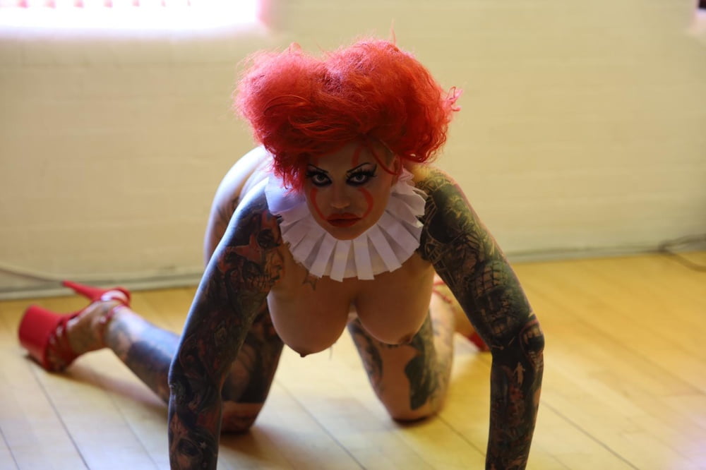 IF PENNYWISE WAS A WHORE #106648711