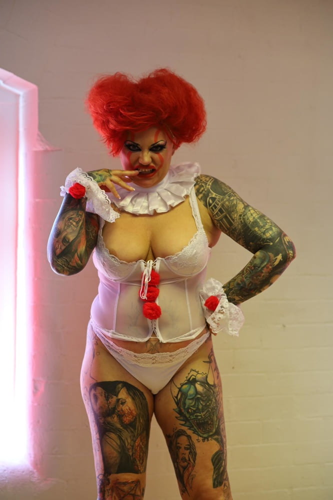 IF PENNYWISE WAS A WHORE #106648733
