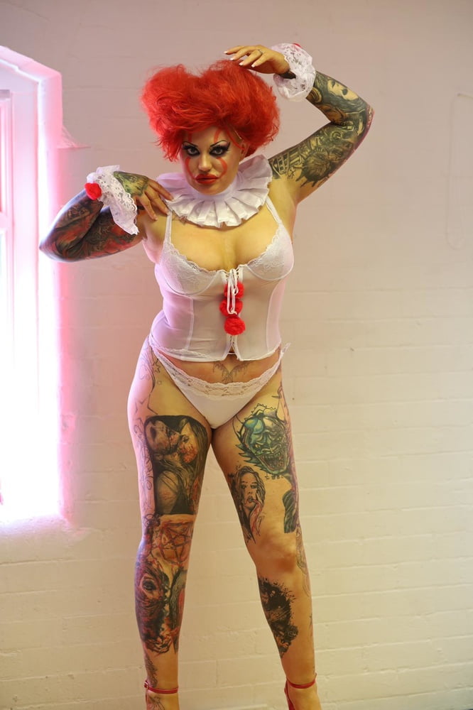 IF PENNYWISE WAS A WHORE #106648739