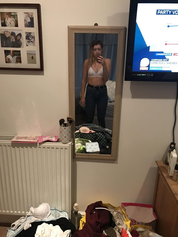 露出した妻たち 18
 #93000077