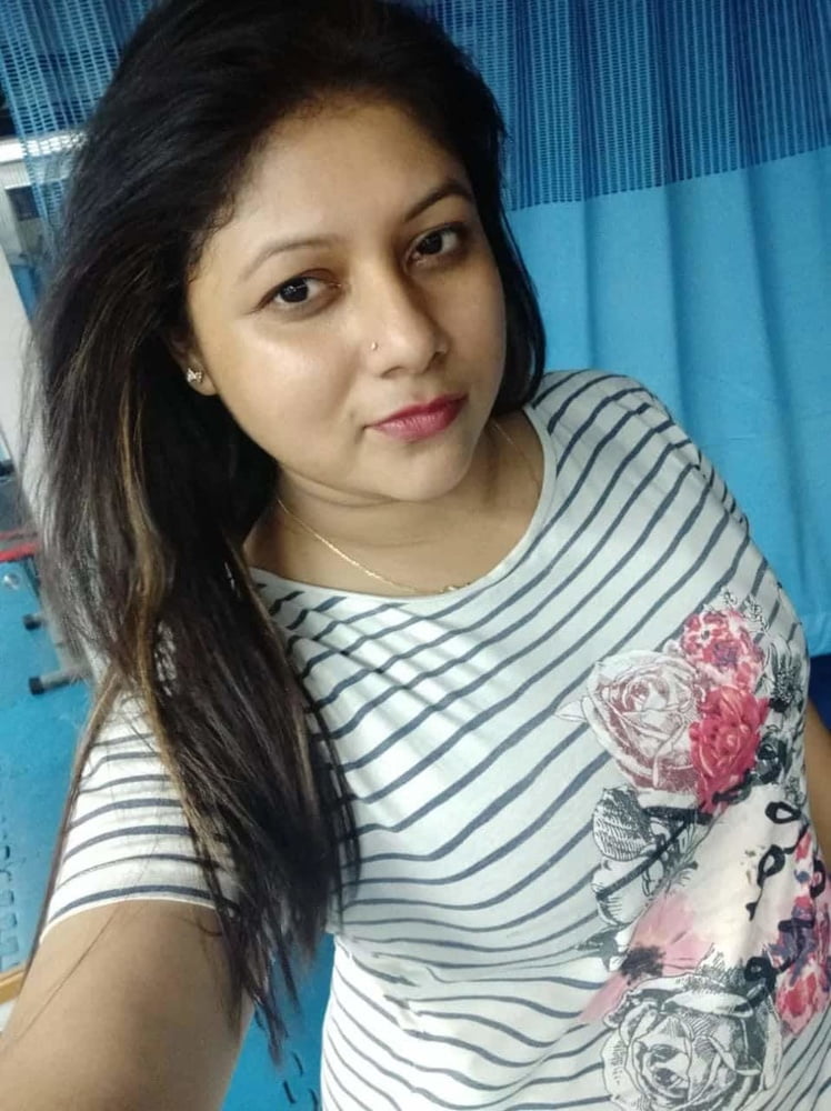 Hermoso sexy bengalí esposa desnuda fotos
 #80928501