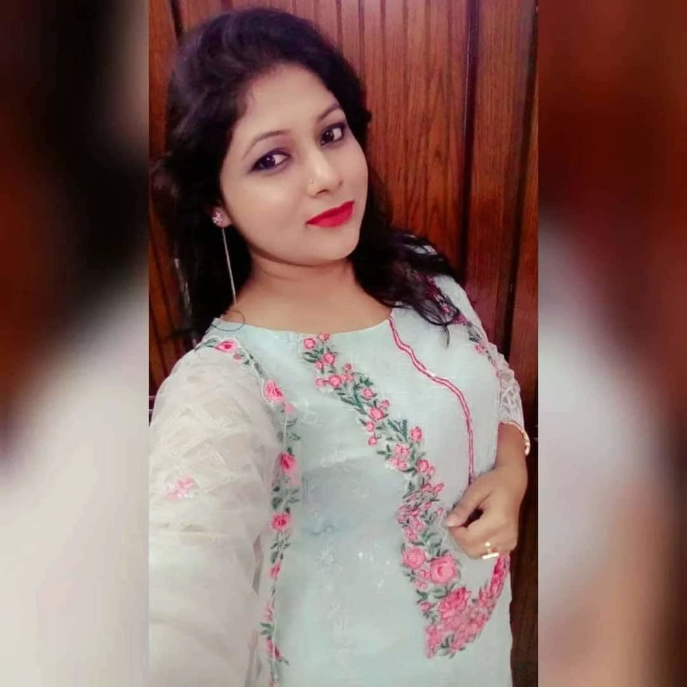 Hermoso sexy bengalí esposa desnuda fotos
 #80928528