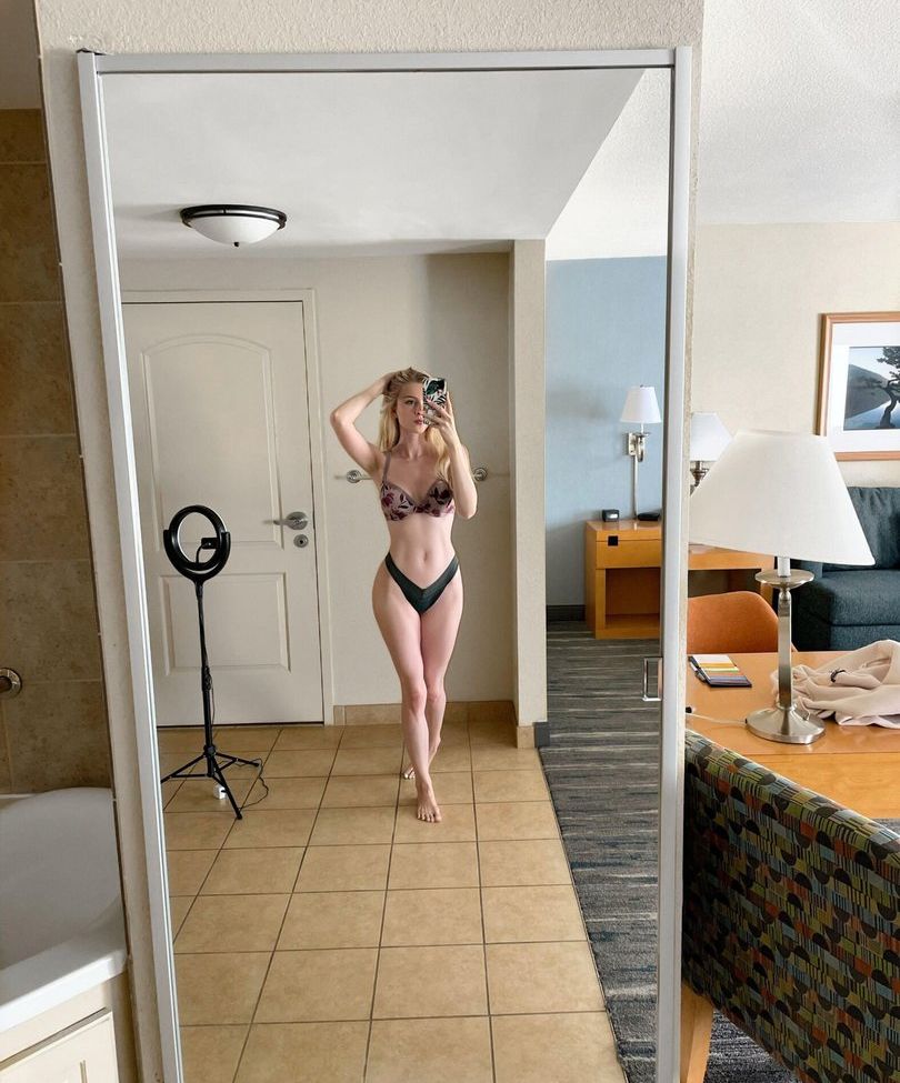 MSfirre desnuda #107726068