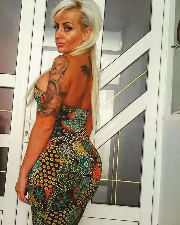 To je milfara
 #81925793