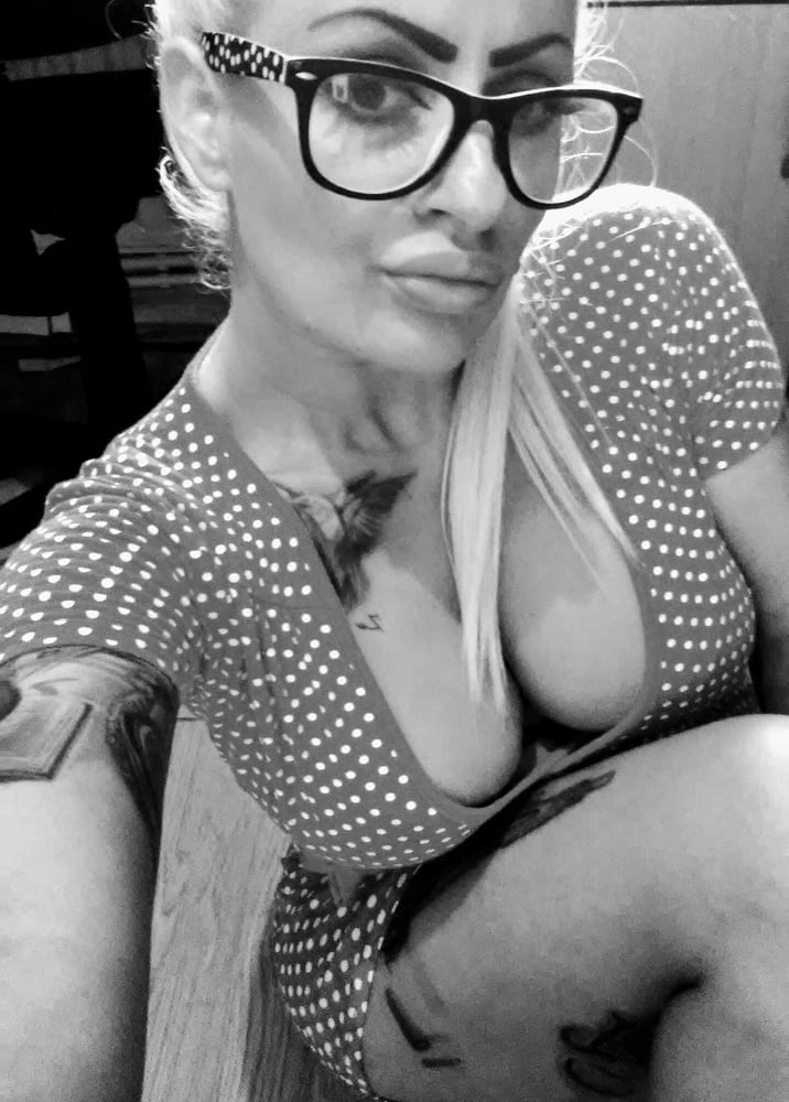 To je milfara
 #81925796