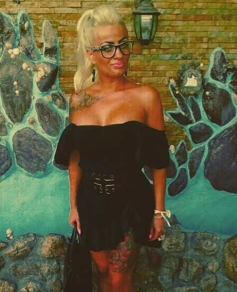 To je milfara
 #81925806