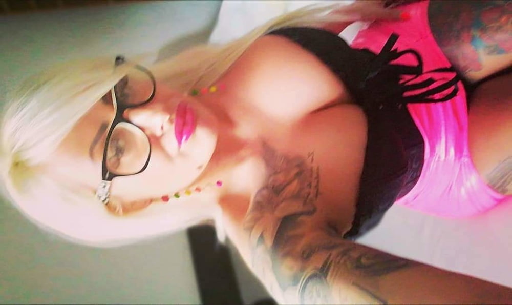 To je milfara
 #81925812