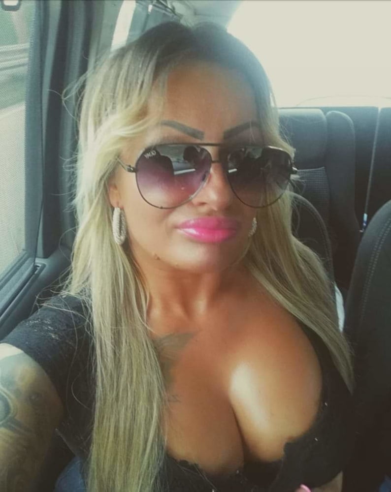 To je milfara
 #81925818