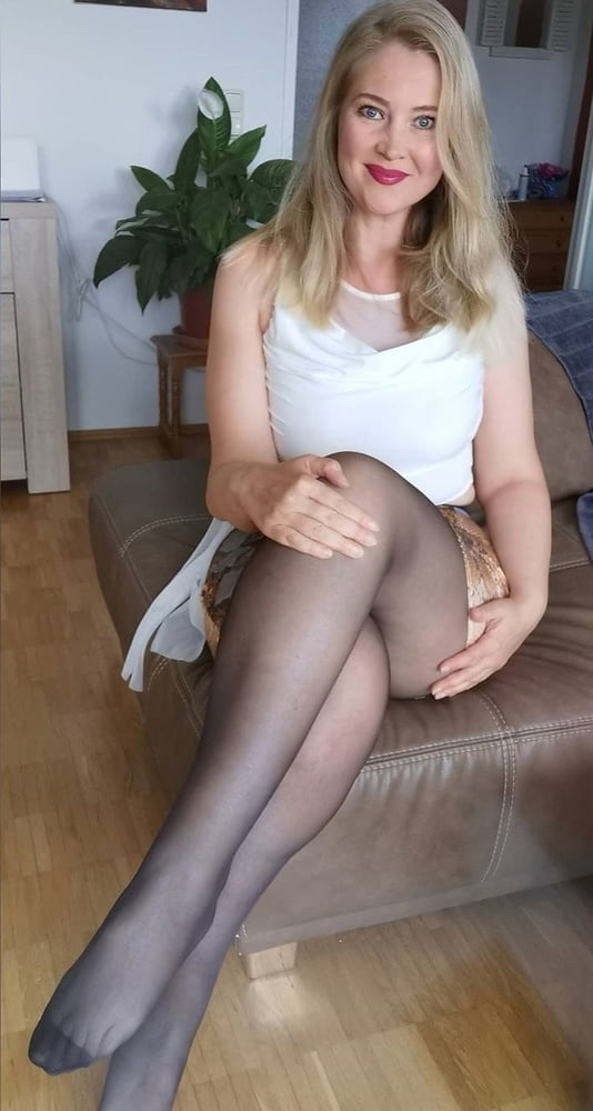 Curvy amateur MILF Sandra in hot nylon legs #99571740