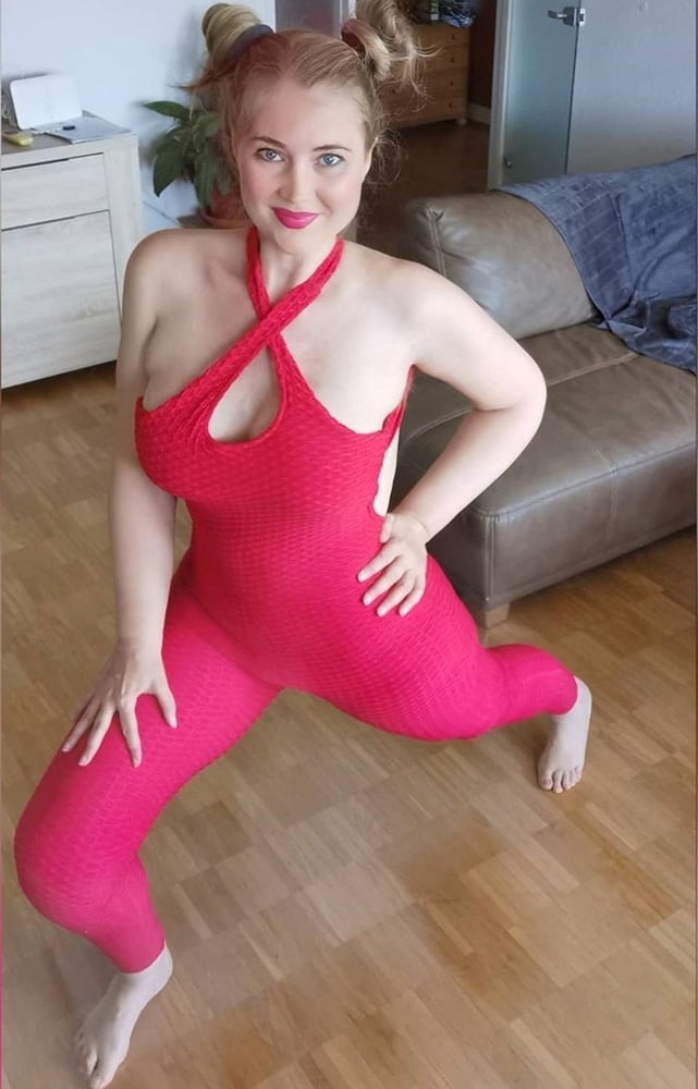 Curvy amateur MILF Sandra in hot nylon legs #99571756