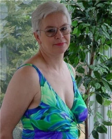 Jeanne die sexy Oma mit ihren großen Titten
 #97758640