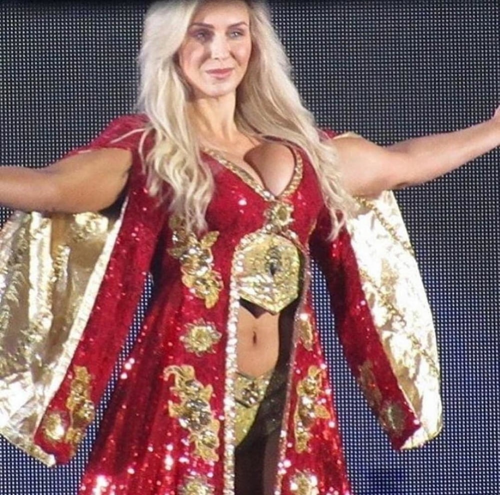 WWE Charlotte Flair #102798981