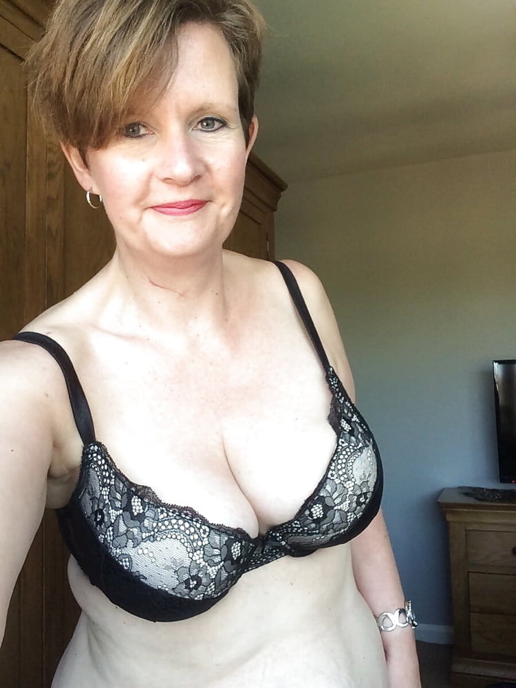 Exposed sexy slut paula from staffordshire 48 yrs old
 #104050806