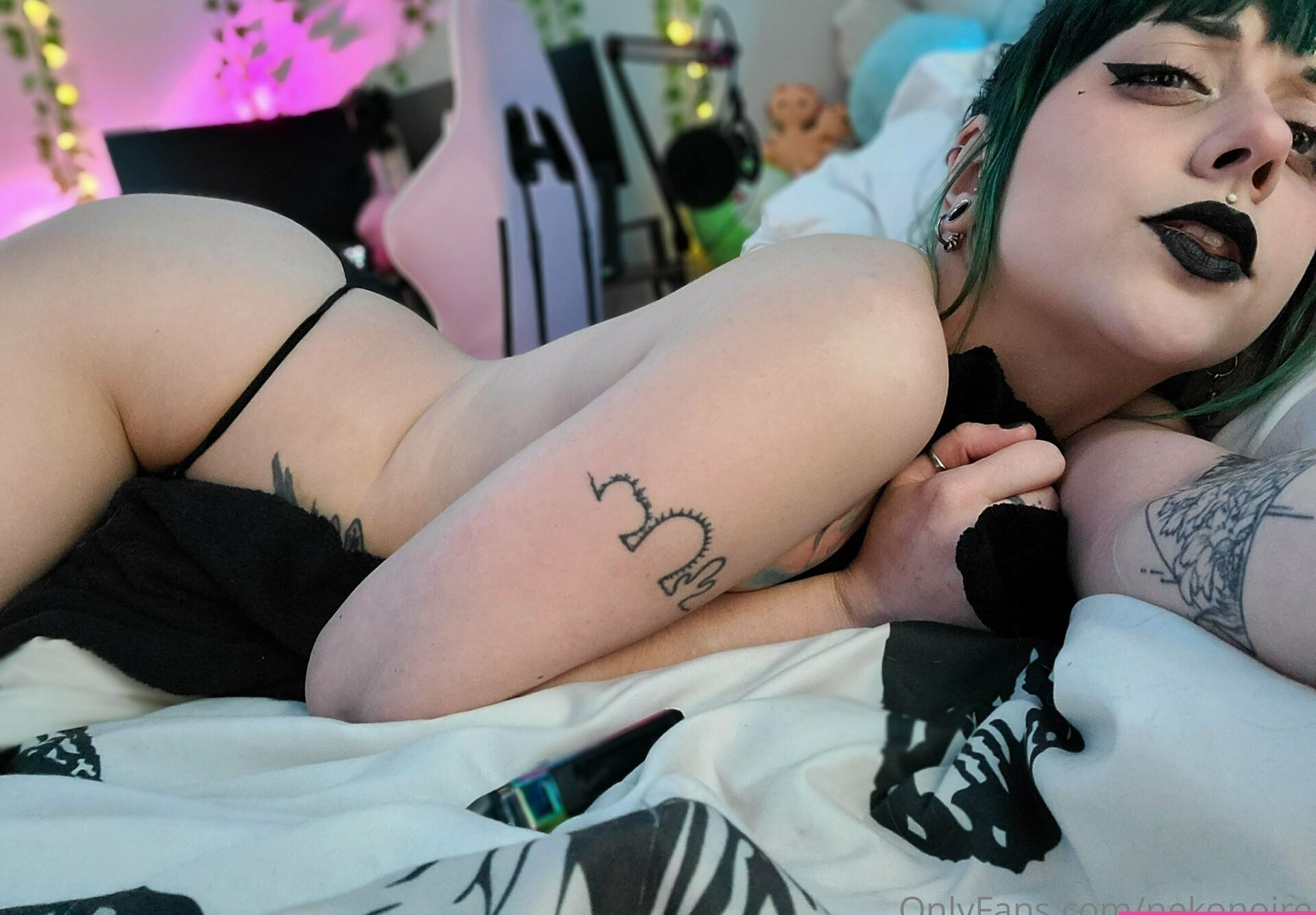 Neko Noire nackt #108555726