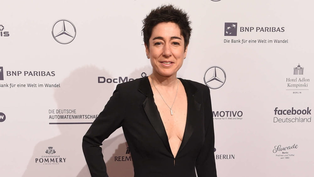 Dunja Hayali #100415242