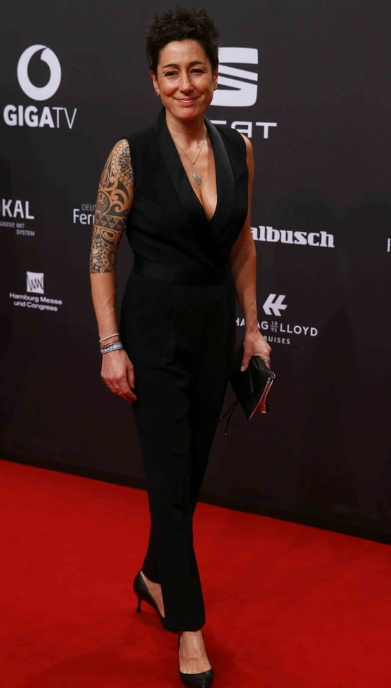 Dunja Hayali #100415246