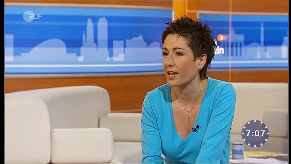 Dunja Hayali #100415269
