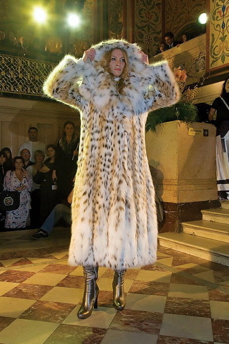 woman in fur coat 26 #93882932