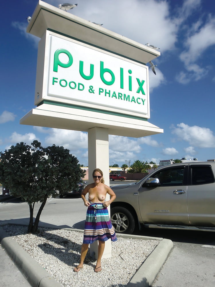 Tire hacia abajo la camisa 04
 #97136398