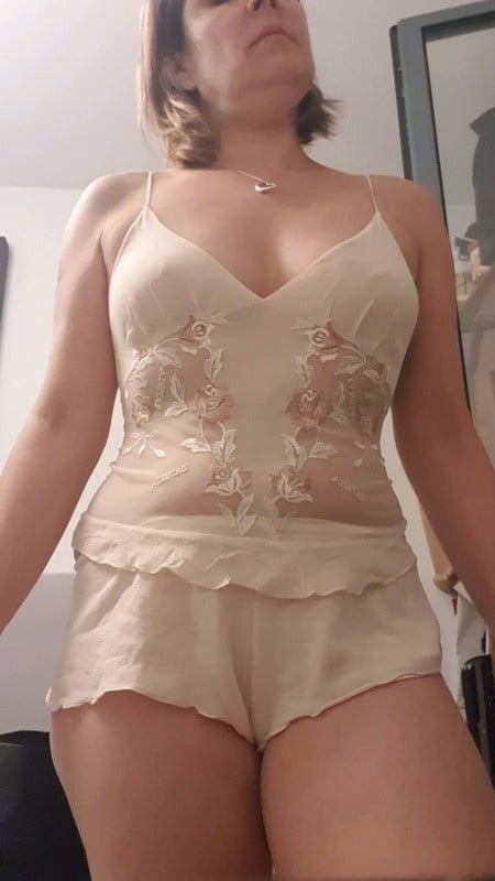Des coquines de vinted en maillot, soutif et string
 #94344072