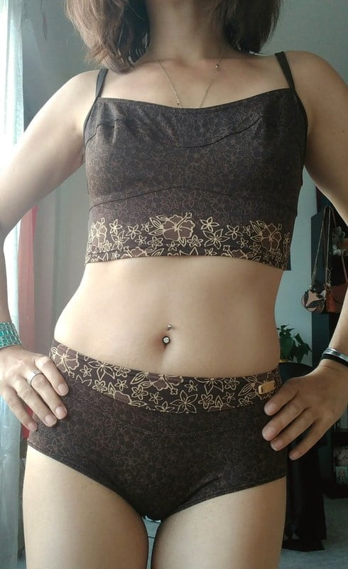 Des coquines de vinted en maillot, soutif et string
 #94344102