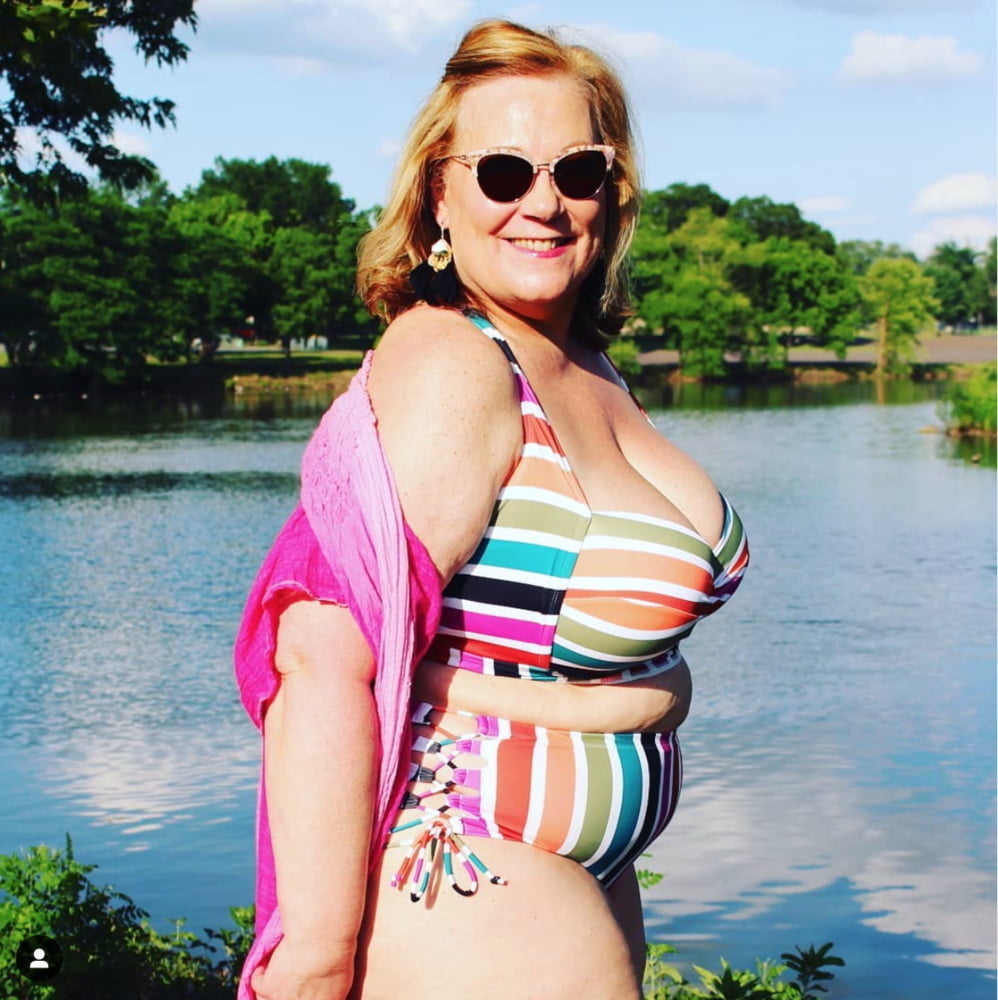 Muttis im Strandoutfit #92529338