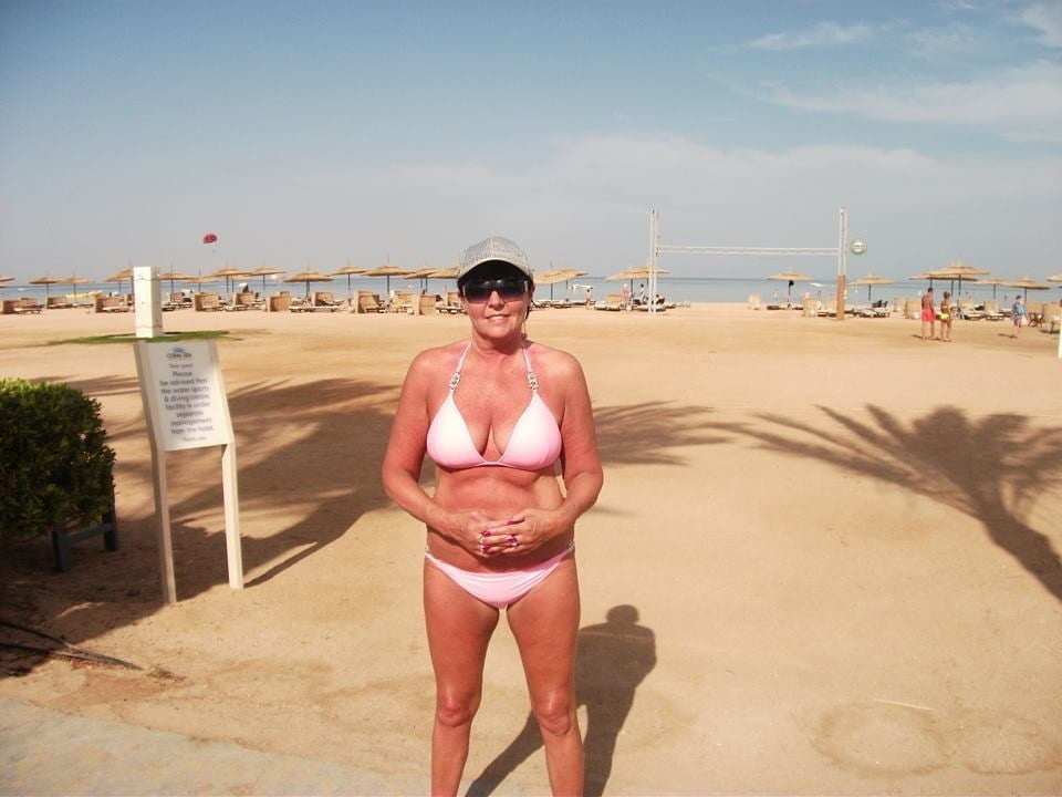 Muttis im Strandoutfit #92529343