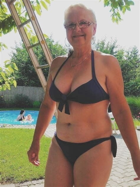 Muttis im Strandoutfit #92529349