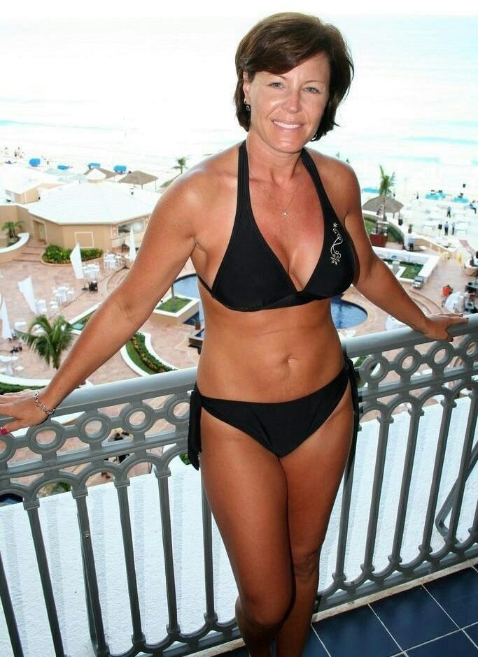 Muttis im Strandoutfit #92529372