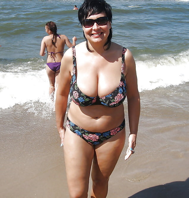 Muttis im Strandoutfit #92529410