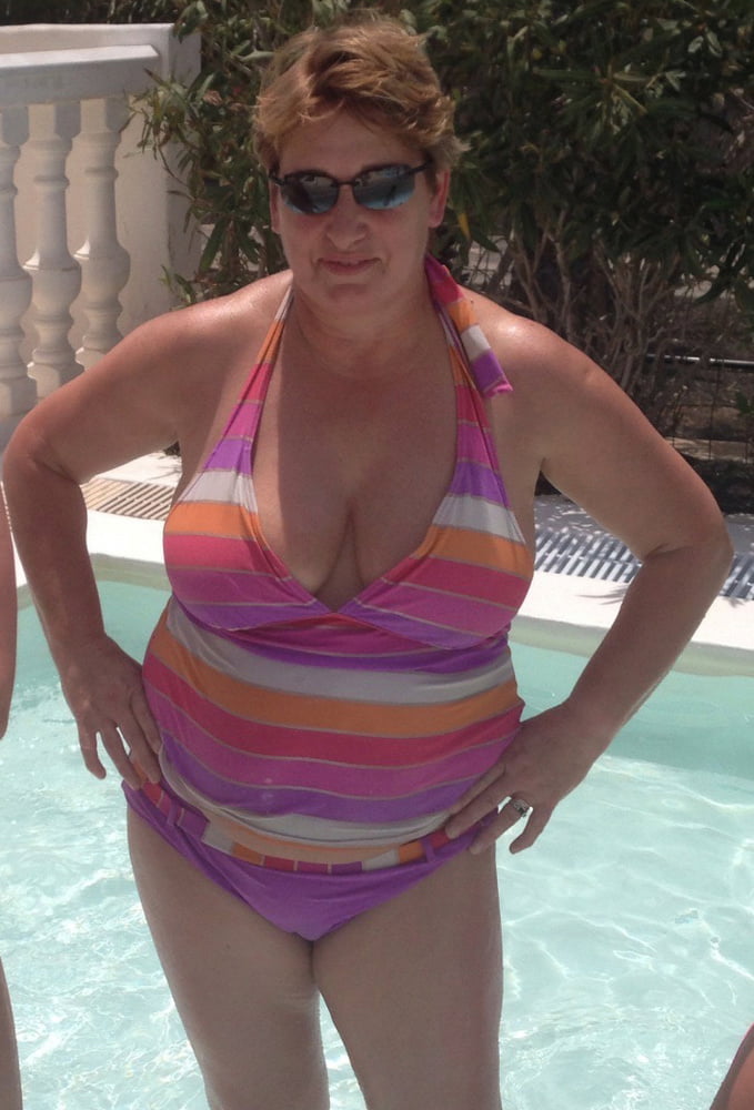 Muttis im Strandoutfit #92529416