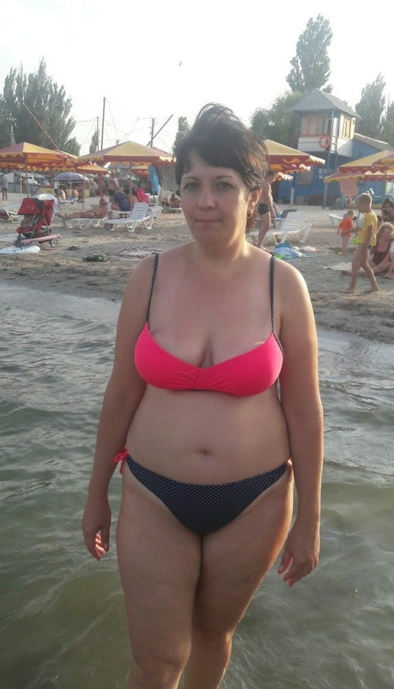 Muttis im Strandoutfit #92529421