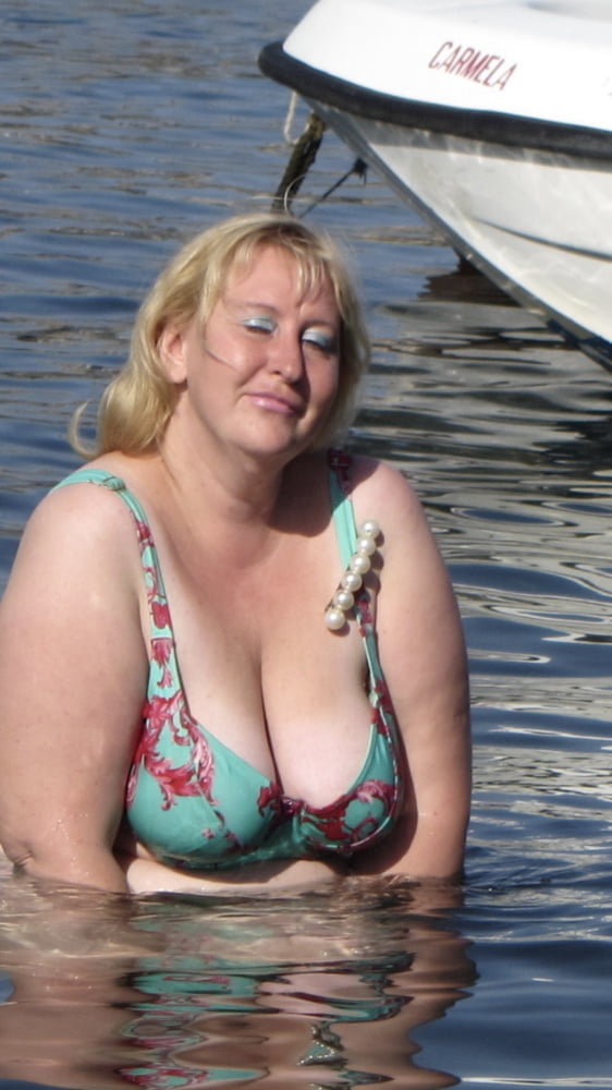 Muttis im Strandoutfit #92529458