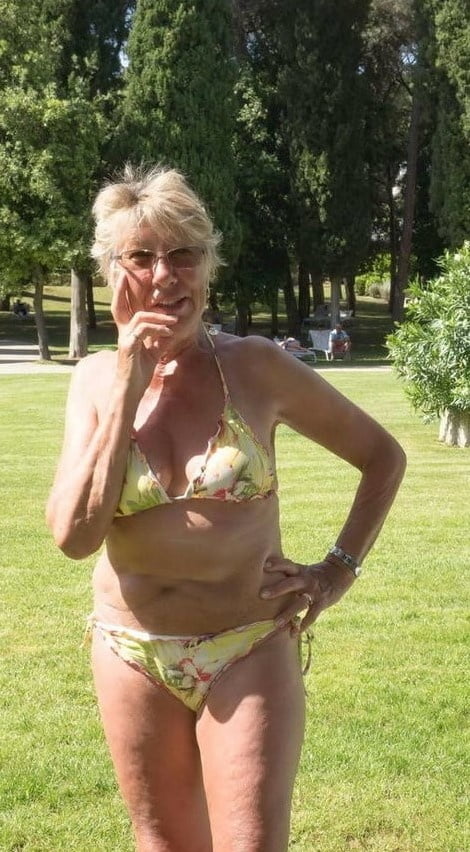 Muttis im Strandoutfit #92529478