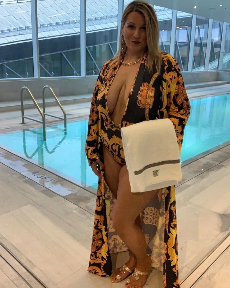 Muttis im Strandoutfit #92529502