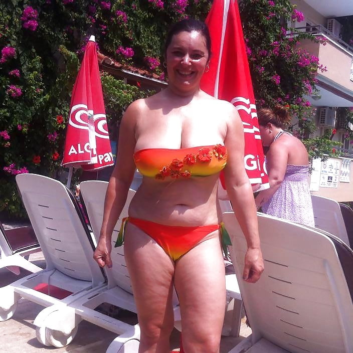 Muttis im Strandoutfit #92529538