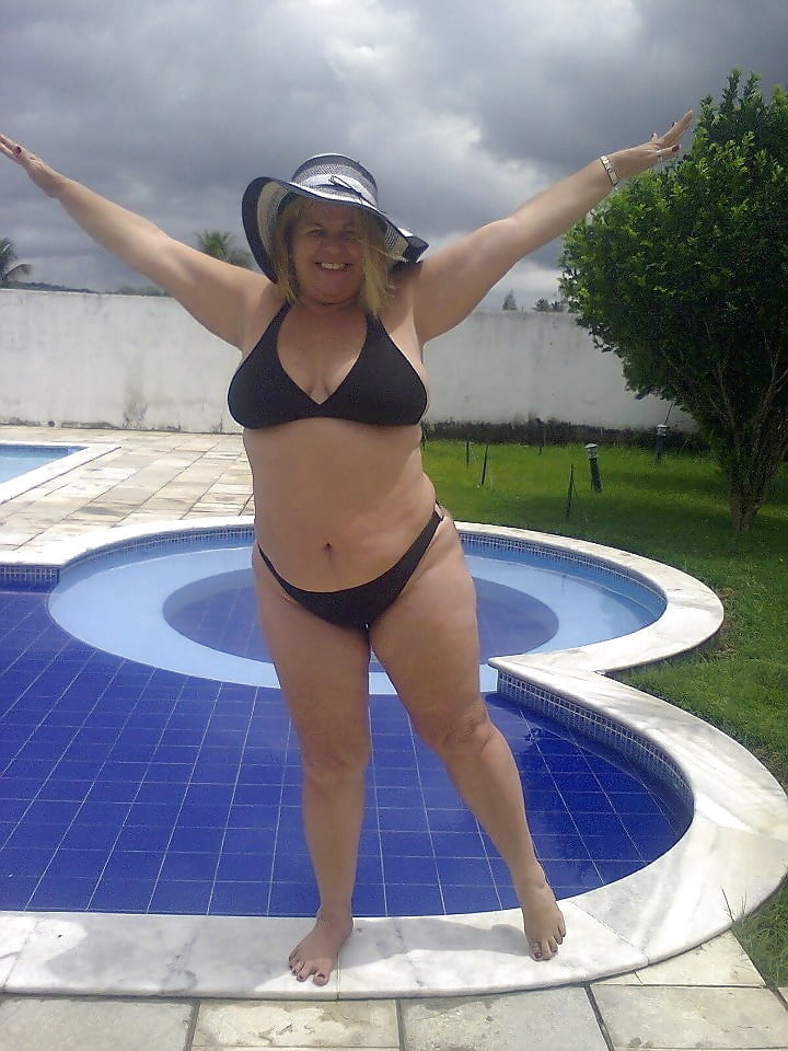 Muttis im Strandoutfit #92529541