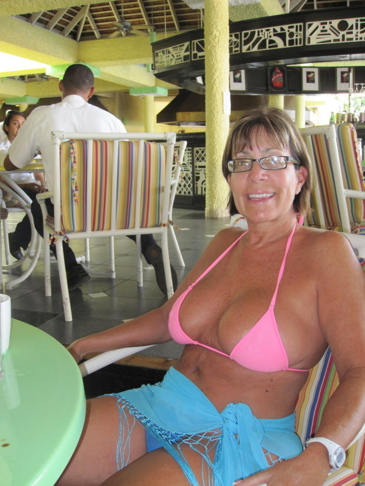 Muttis im Strandoutfit #92529635