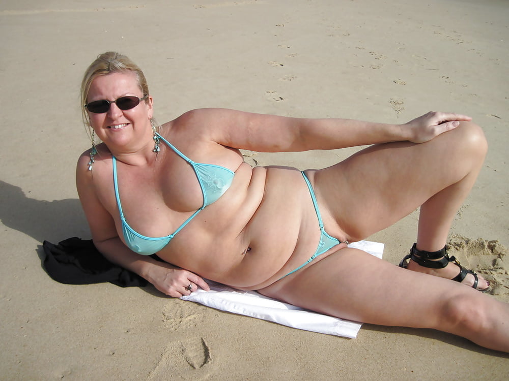 Muttis im Strandoutfit #92529672