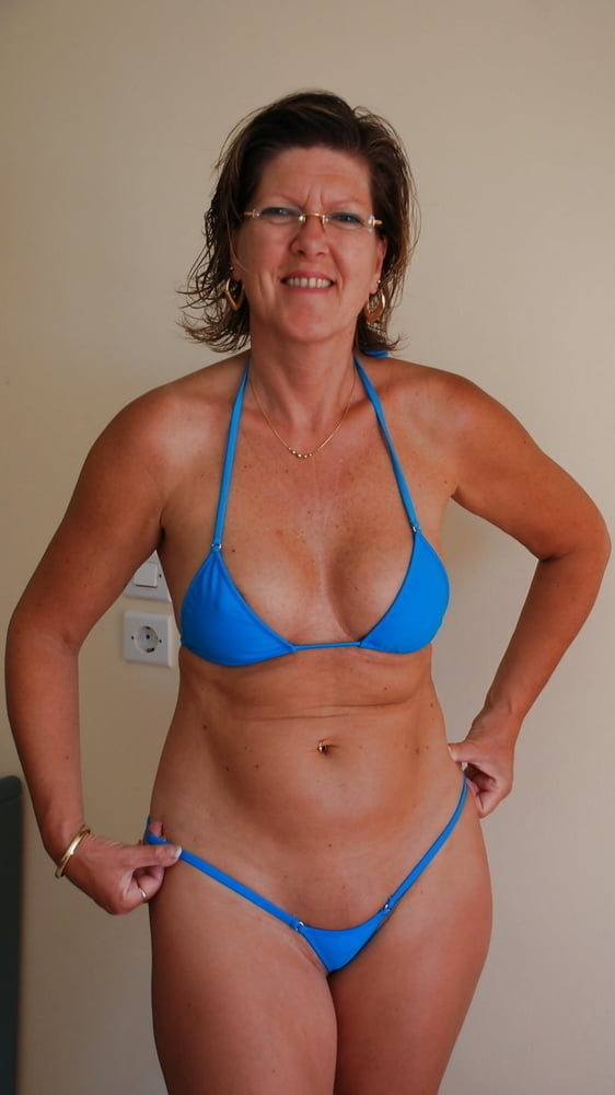 Muttis im Strandoutfit #92529684