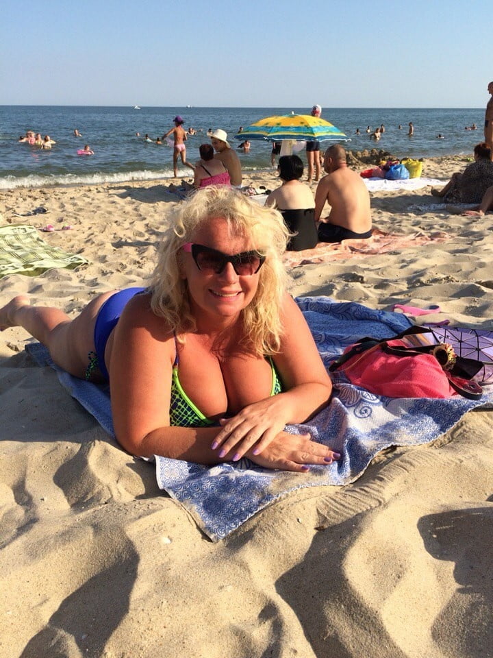 Muttis im Strandoutfit #92529757