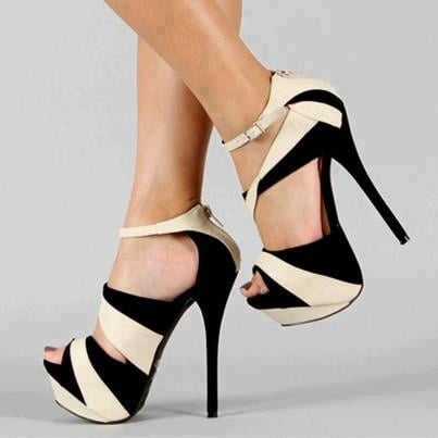 Todo lo femenino para excitar a todo el mundo
 #97909527