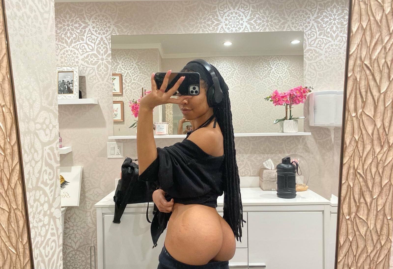 Kira Noir desnuda #109710397