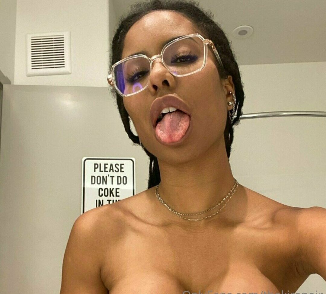 Kira Noir desnuda #109710401